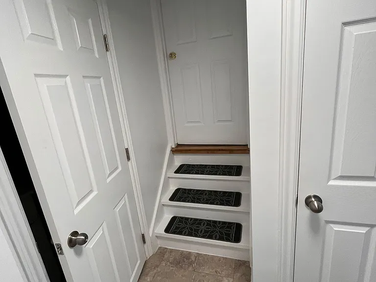 3576 Ash Row Cres #LOWER — Photo 4