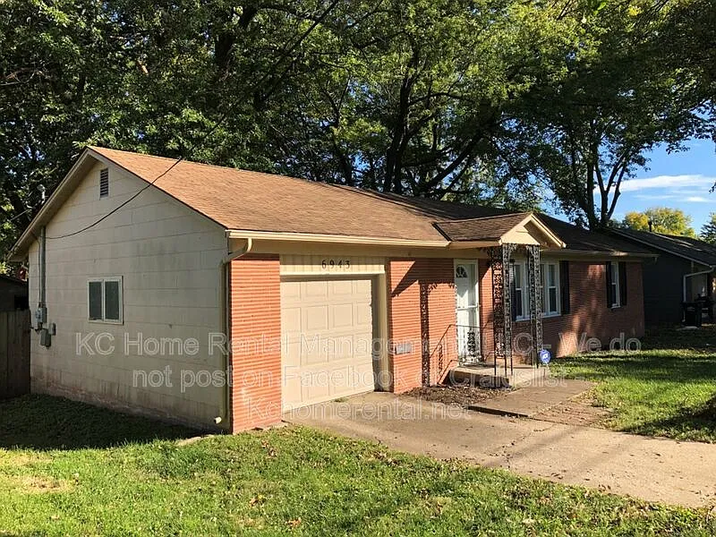 2 bed, 1.0 bath, 1008 sqft, $1,695 — Photo 2