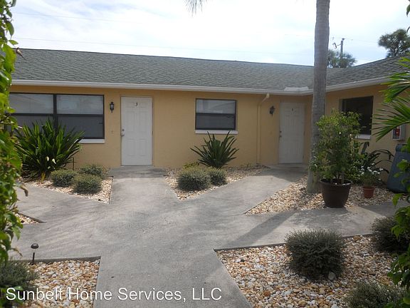 5th image of 129 SE 23rd Pl APT 4