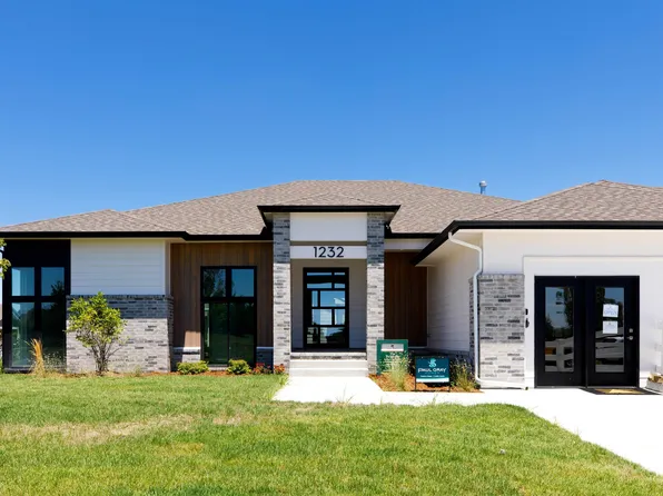 1232 W Lakeway Ct, Andover, KS 67002