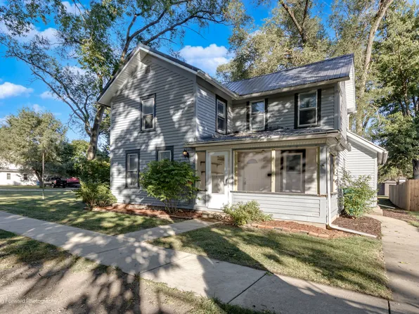 208 W Sycamore St, Millington, IL 60537