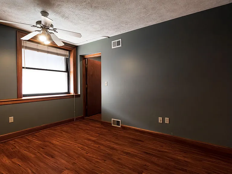 214 Wall St — Photo 13