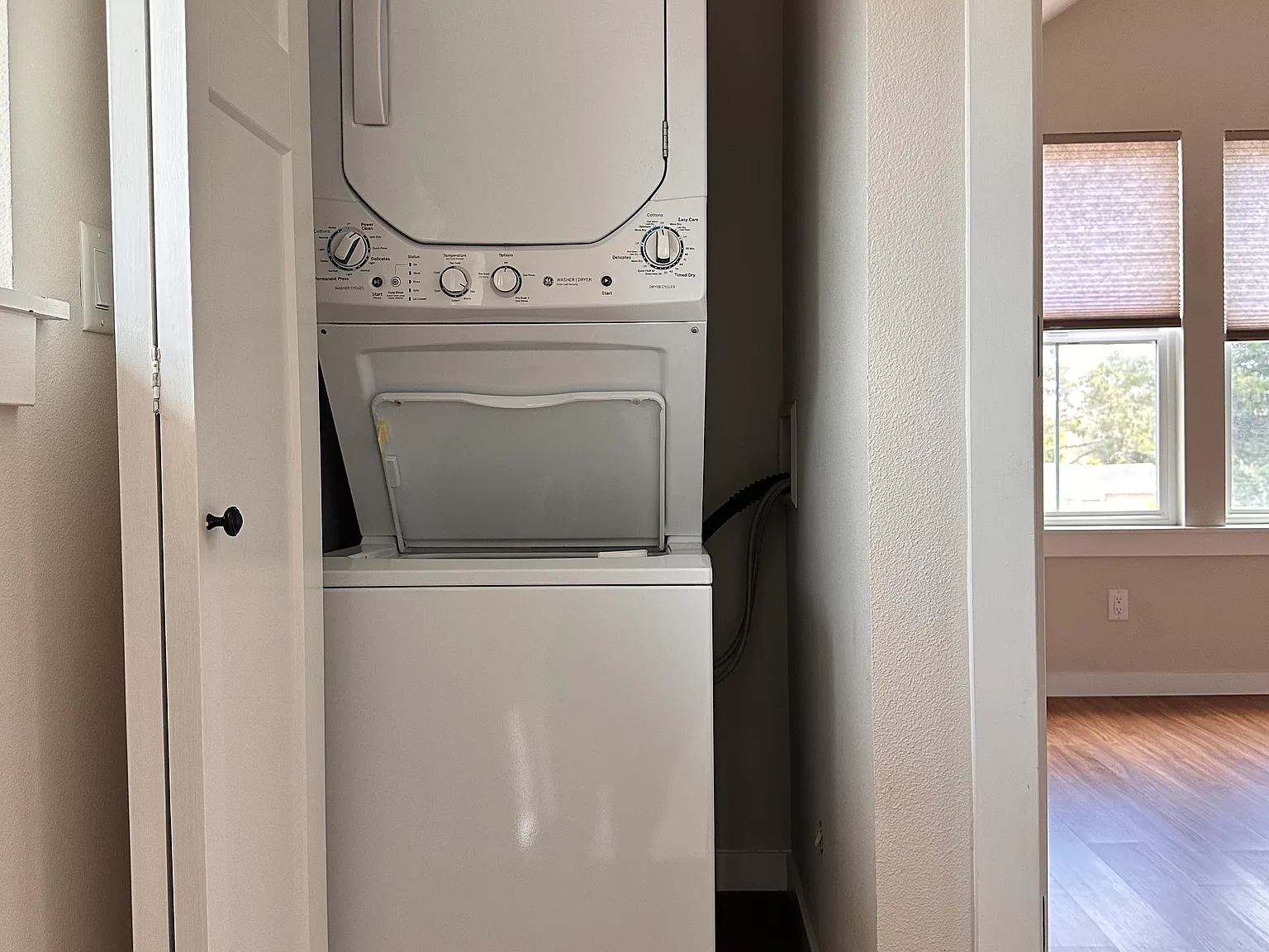 1 bed, 1.5 bath, 706 sqft, $3,200 — Photo 4