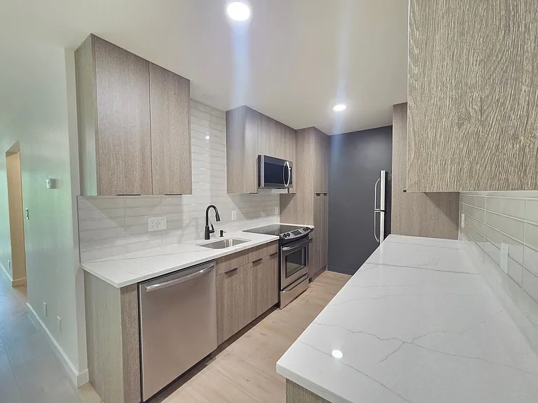 358 S Coeur D Alene St — Photo 5