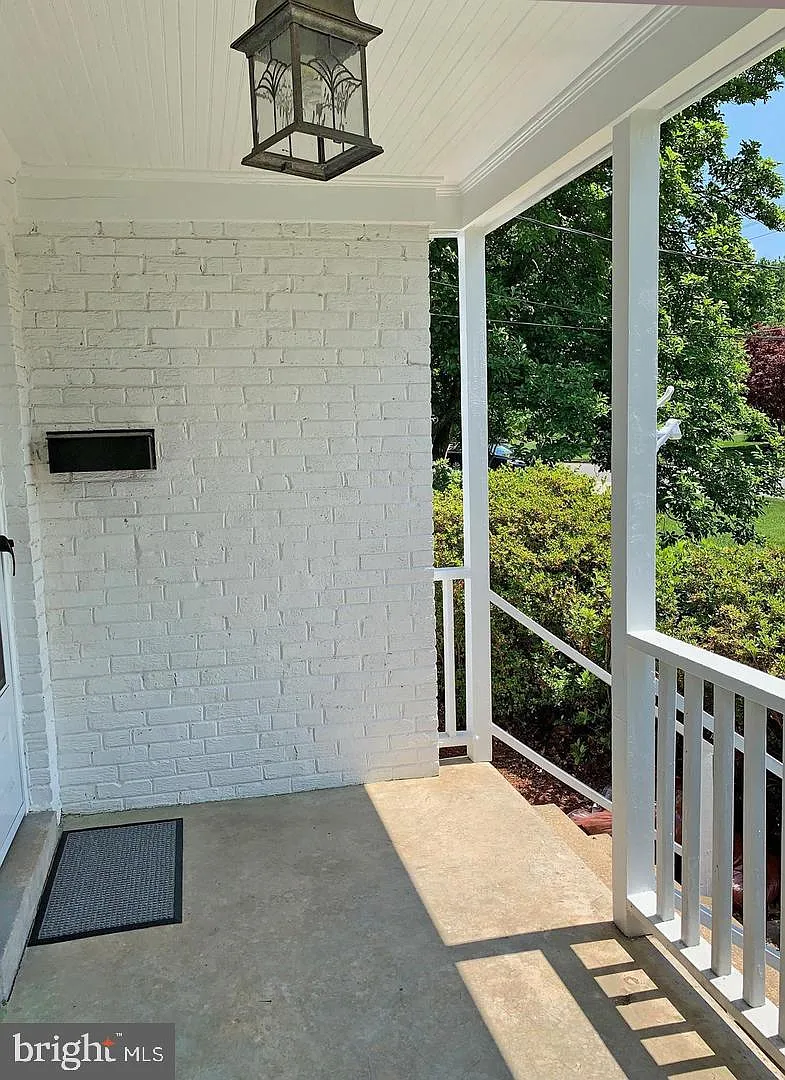 5 bed, 2.0 bath, 2633 sqft, $4,200 — Photo 4