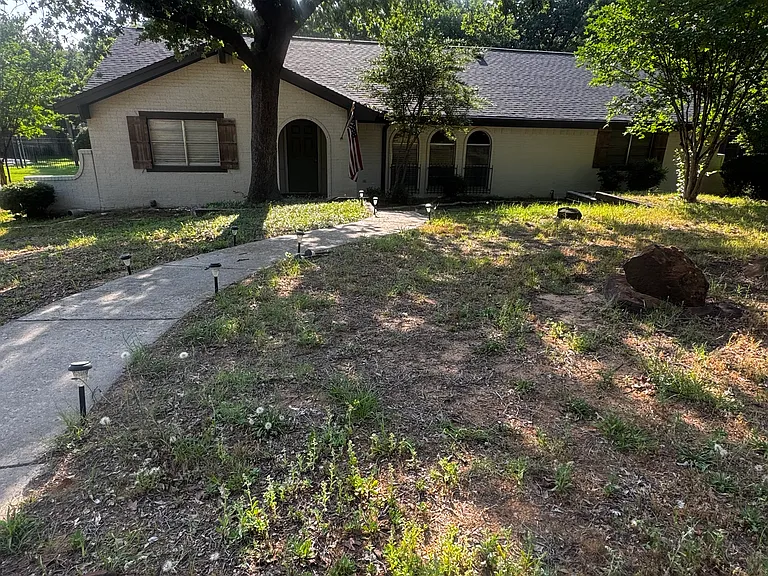 613 Overland Trl — Photo 1