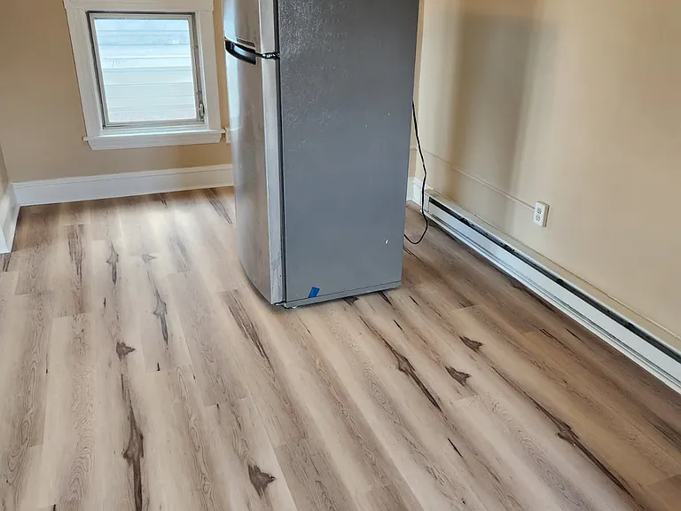 437 E 1st St #3 — Photo 6