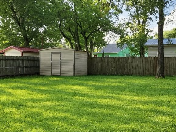 2nd image of 209 Hoskins Ave
