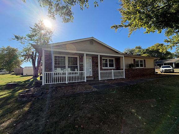 2nd image of 2909 Apple Ave