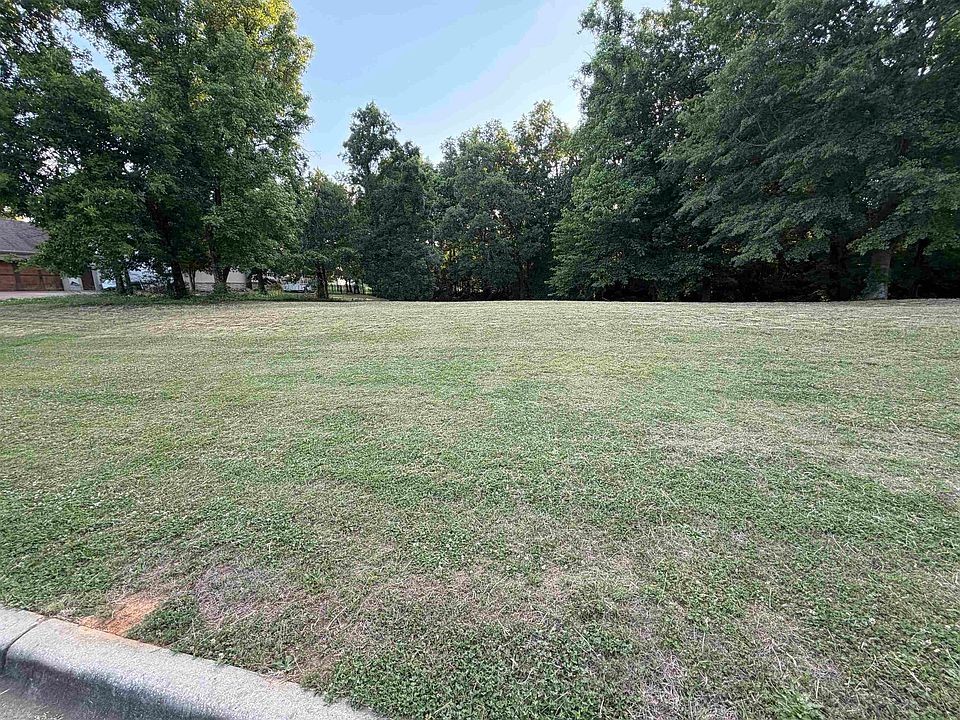 1st image of 807 Golf Trail Rdg