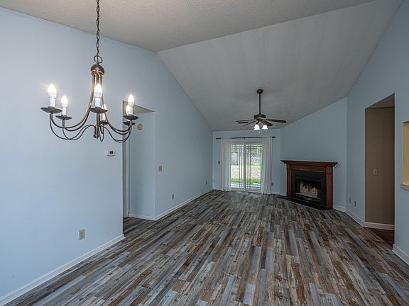 3rd image of 212 Apache Dr