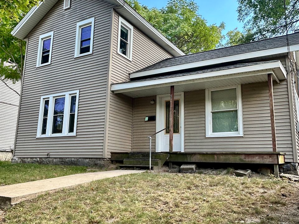 1st image of 52 Caledonia St NE