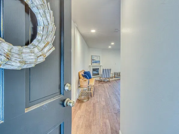 3850 Rio Rd APT 24, Carmel, CA 93923