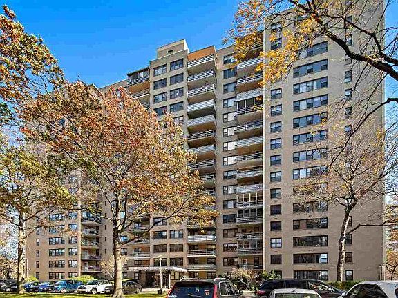 3rd image of 201 Saint Pauls Ave APT 4R