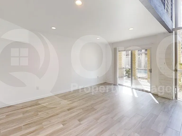 6925 E 4th St #10 — Photo 6
