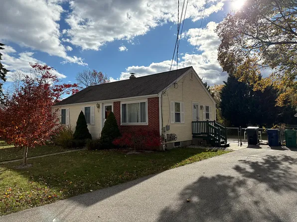 75 Ithica St, Warwick, RI 02889