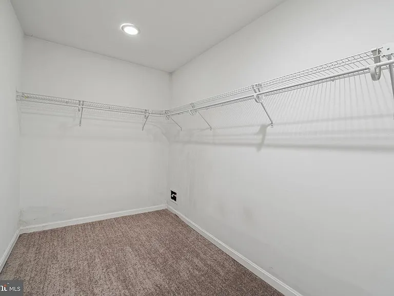 1042 S Ironwood Rd — Photo 3