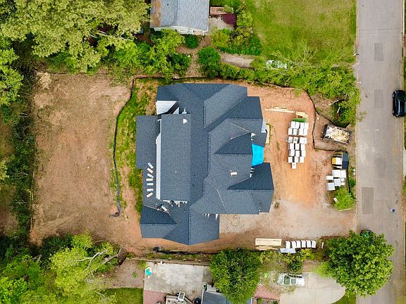 3rd image of 3422 Redbud Ln