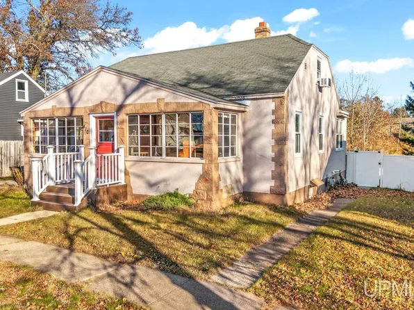 410 Section St, Norway, MI 49870