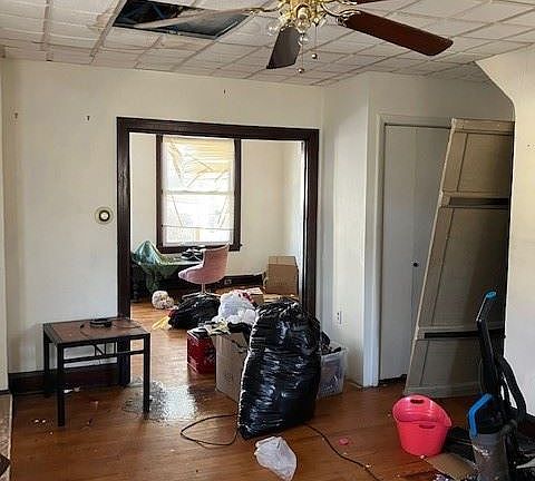 3rd image of 285 Decker Ave