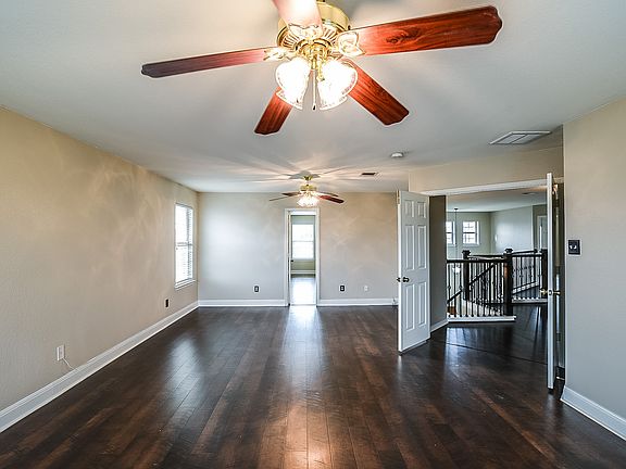 4th image of 108 Silver Lace Ln
