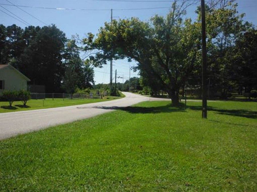 2nd image of 2808 Cedar Bend Rd N