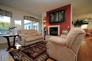 5th image of 1545 N Grover Ave
