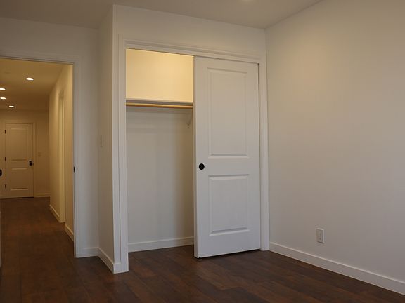 3rd image of 1052 Jamestown Ave Studio 2