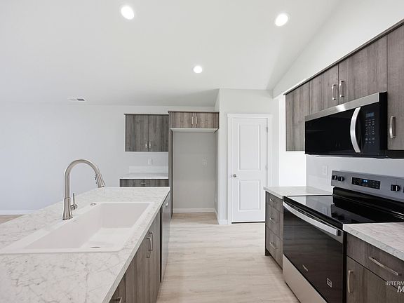 5th image of 231 W 17th Ave