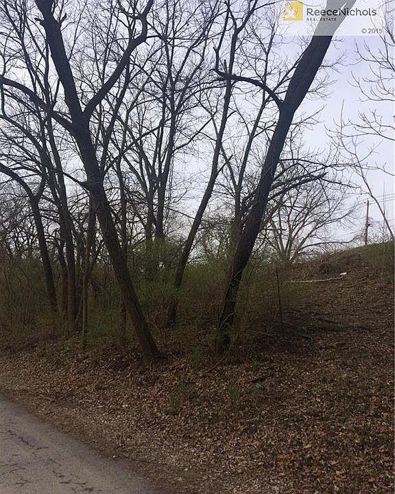 2nd image of 8622 Woodland Ave