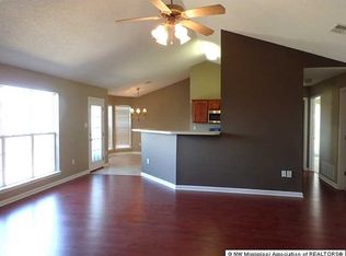 6905 Kentbrook Dr, Horn Lake, MS 38637