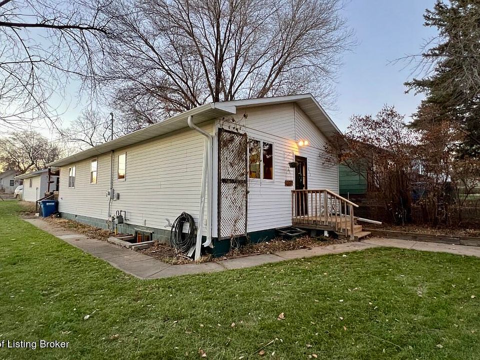 1st image of 613 4th Ave W