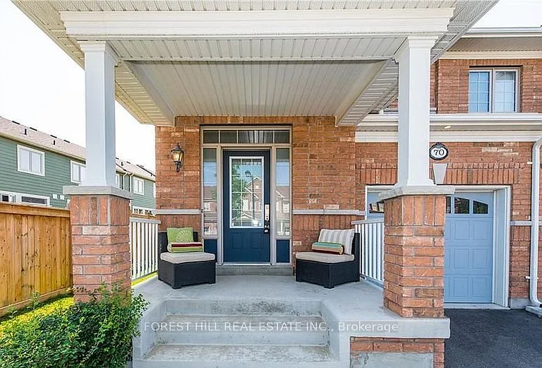 70 Hanson Cres — Photo 3