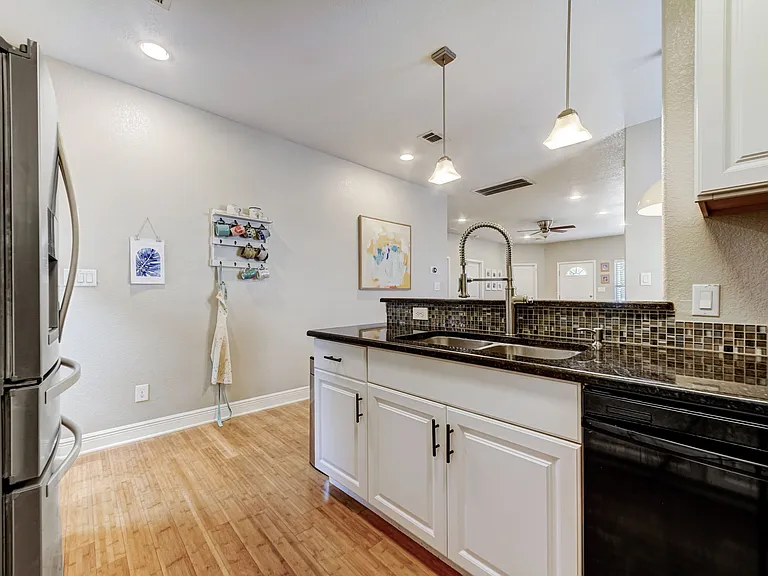 1302 Cedar Ave — Photo 17