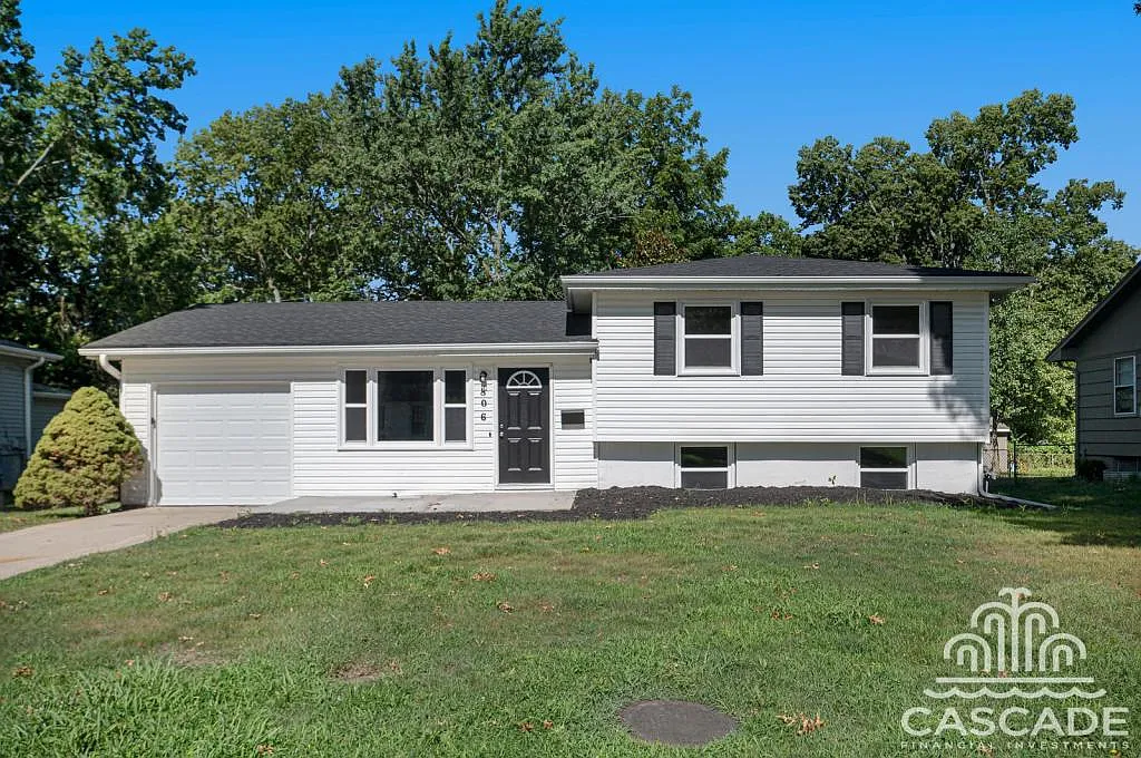 Building Photo - 806 SW Lea Dr