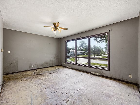 3rd image of 3618 Pine Wood Dr NE