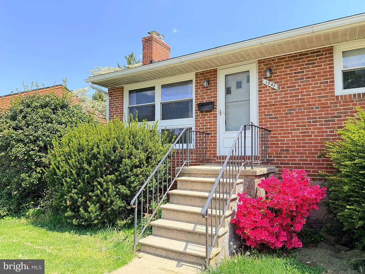 Building Photo - 1307 Malbay Dr