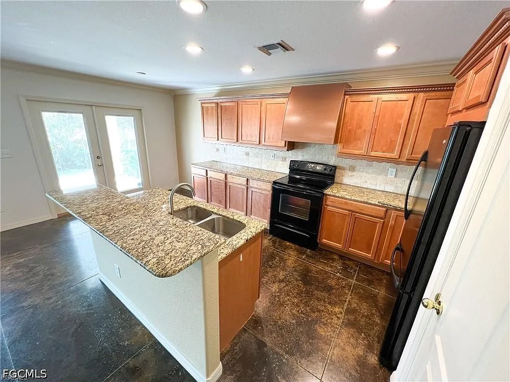 3 bed, 2.0 bath, 1946 sqft, $2,150 — Photo 2