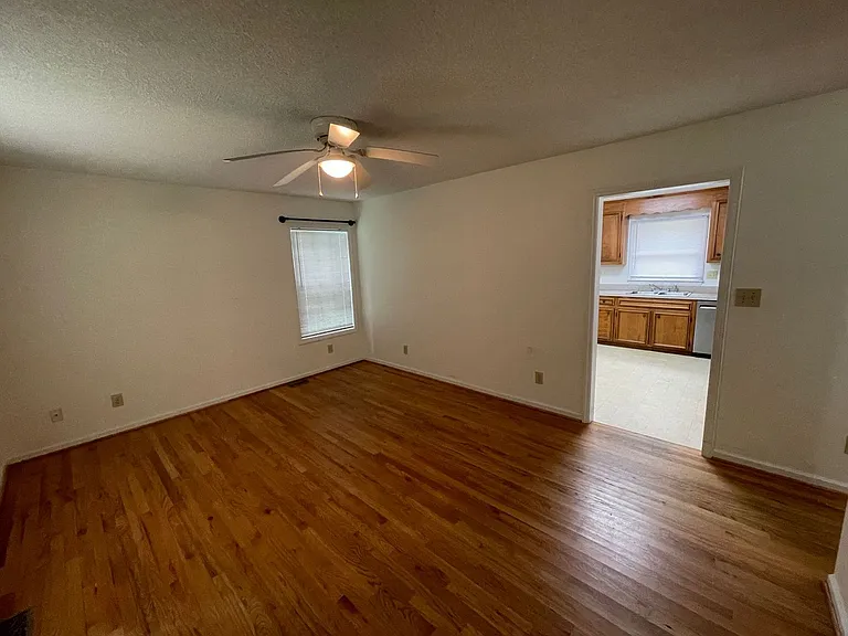 408 Sunset Dr — Photo 2