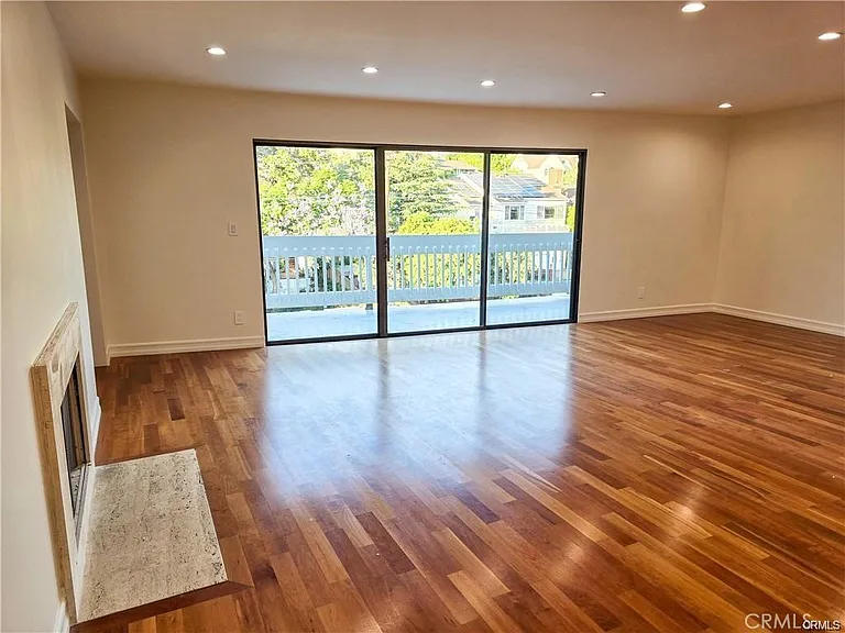 1310 Roxbury Dr #302 — Photo 28