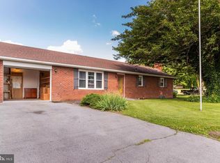 25 W Mohler Church Rd, Ephrata, PA 17522