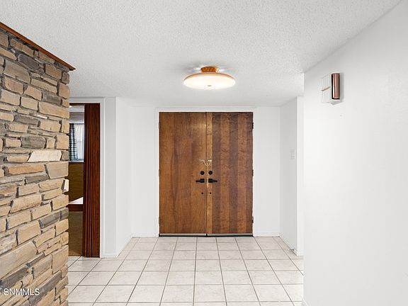 4th image of 2907 Devendale Ave