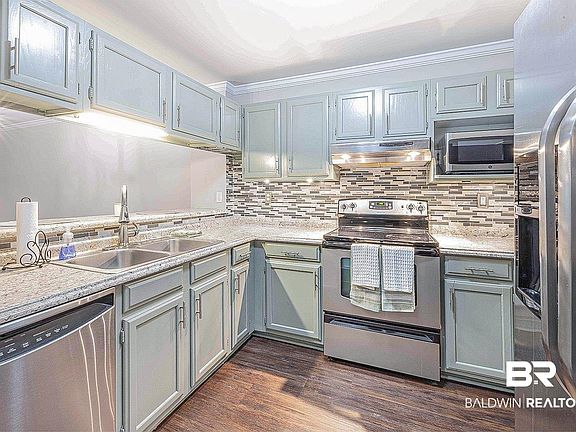 3rd image of 8 Summer Oaks Dr #8