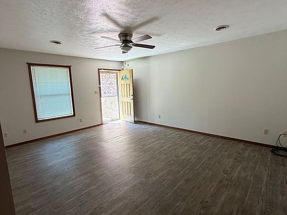 5th image of 2110-2112 Illinois Ave