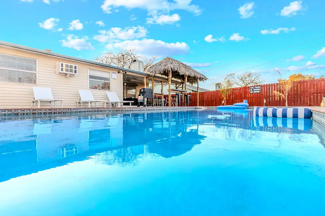 4 bed, $6,240 — Photo 4