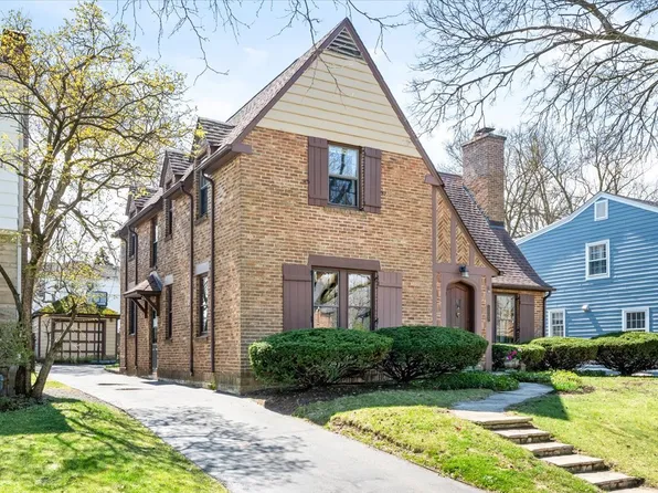 2025 Thornwood Ave, Wilmette, IL 60091