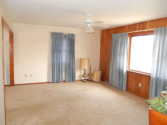2nd image of 909 W Association St