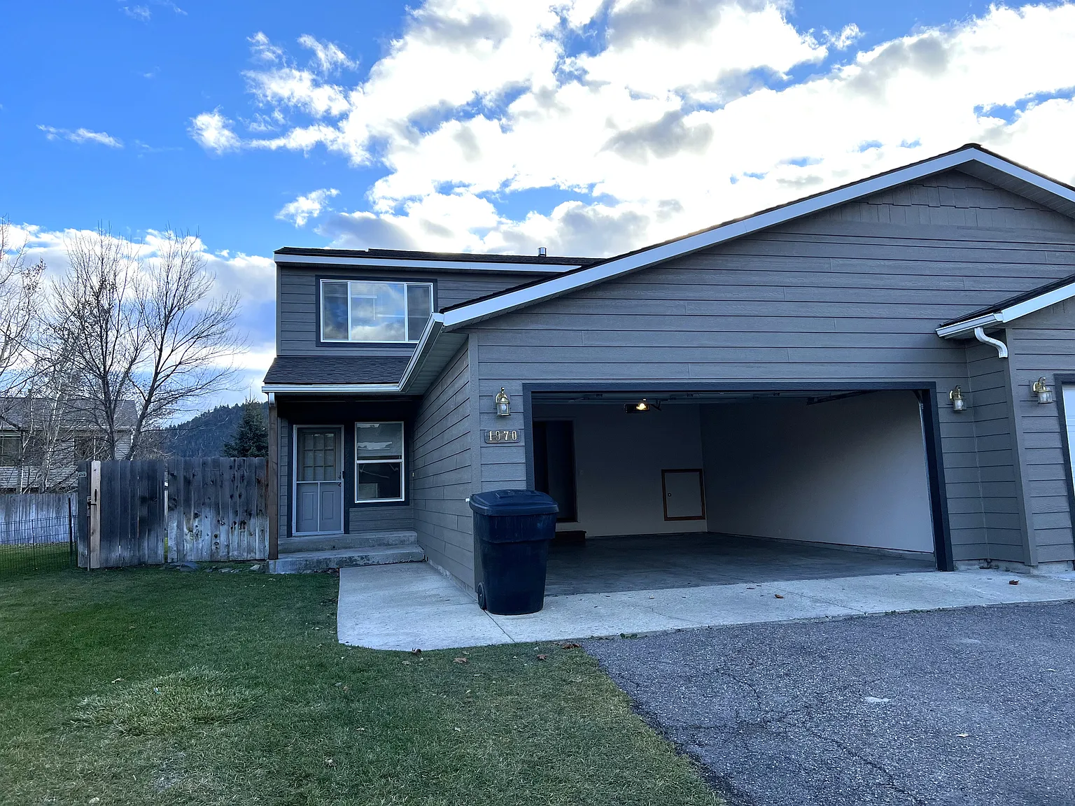 3 bed, 2.5 bath, 1456 sqft, $2,400 — Photo 3
