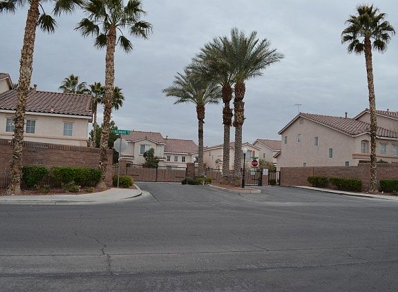 2nd image of 15 Belle Crest Ct