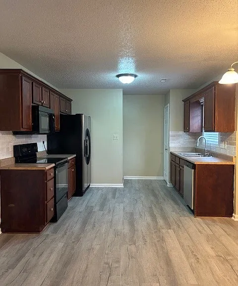 1422 Mingary Ave — Photo 5